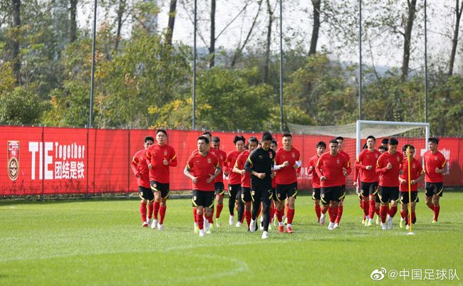 乡村不再是乡村，而是摹仿城市产生的一个赝品，城市也不再是城市，而是摹仿更大的城市而产生的一个赝品，更大的城市则在摹仿西方都会……尤其是在《世界》之中。